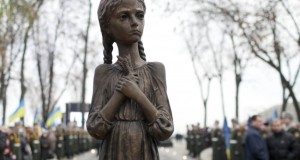 Філологи в Києві вшанували День пам’яті жертв голодоморів